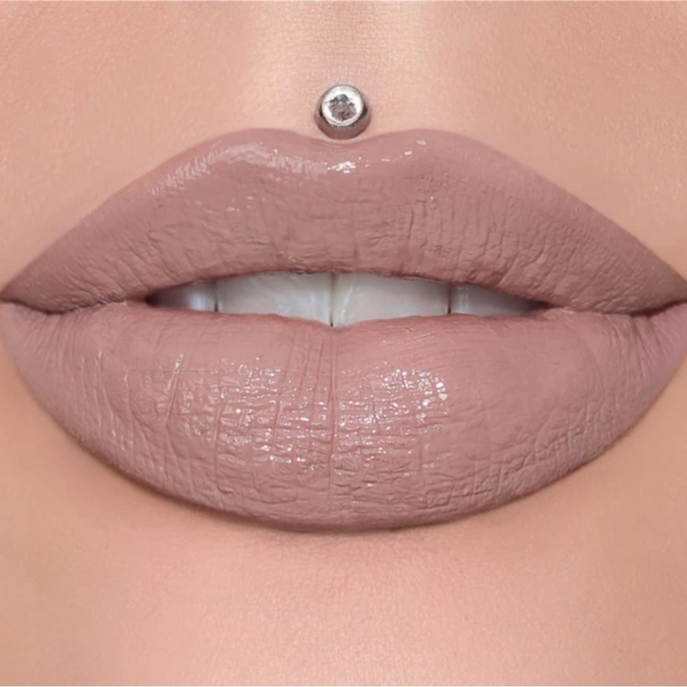 ๐ชท NIB Jeffree Star Supreme Gloss Lipstick โNaked In The Darkโ